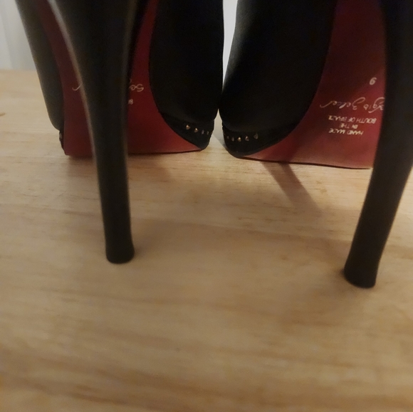Boston Proper black bootie..made in Brazil..Sergio Zelar..zipper on heel 5"heel. - Picture 4 of 7